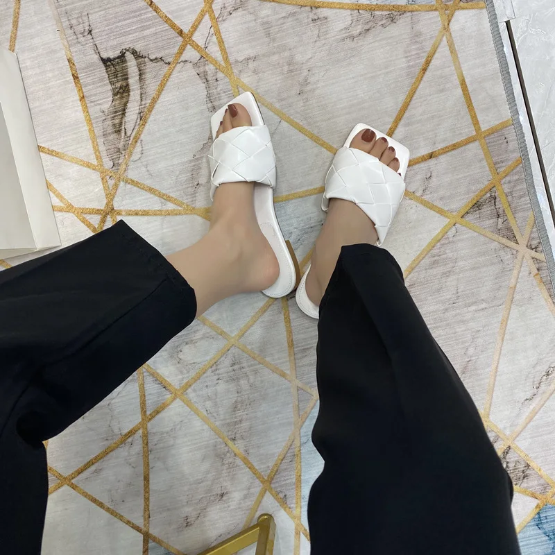 2020 nové dizajnér pletené ploché papuče ženy sexy otvorené prst kožené tkanie flip flops svetlo modré leto listov topánky žena . ' - ' . 2