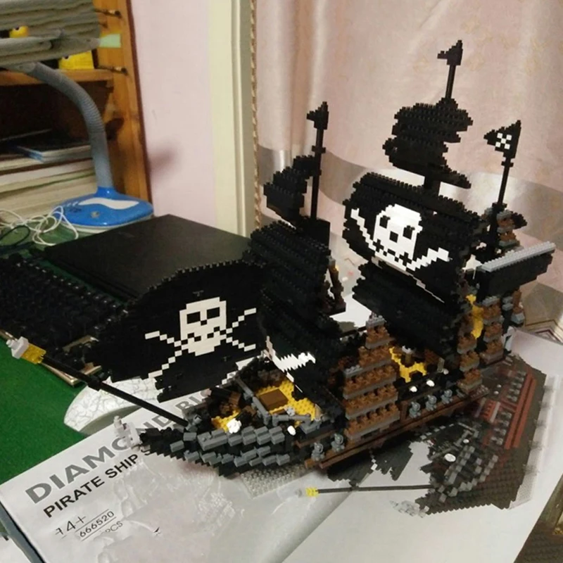 3D Model DIY Diamond Kvádre, Tehly, Budova Caribbean Pirate Black Pearl Loď Lebky Vlajkou Loď Hračka pre Deti, . ' - ' . 4