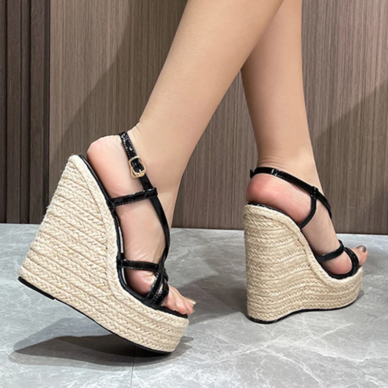 Sexy nové módne Európe a Amerike vysoké podpätky dámske sandále jednoduché klin vozíka model sandále veľkosť . ' - ' . 2