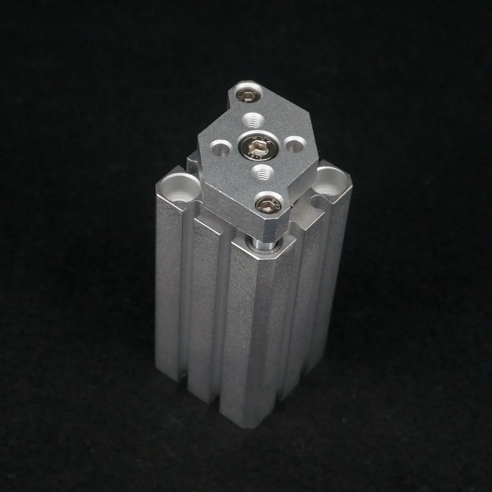 Vŕtania 20 mm Zdvih 40 mm Zabudovaný Magnet dvojčinné Sprievodca Rod CDQMB20-40 Kompaktný Valca . ' - ' . 3