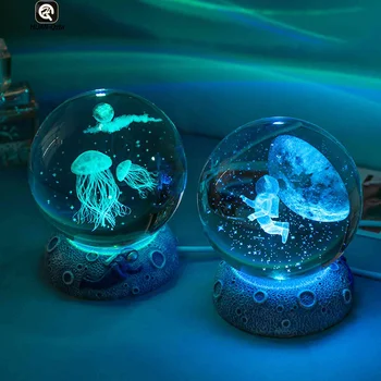 Jedinečný Crystal Ball Noc Svetlá Žiariace Mora Medúzy Astronaut USB Power Teplé Nočné Svetlo Vianočné Dieťa Darček Nočné Lampy